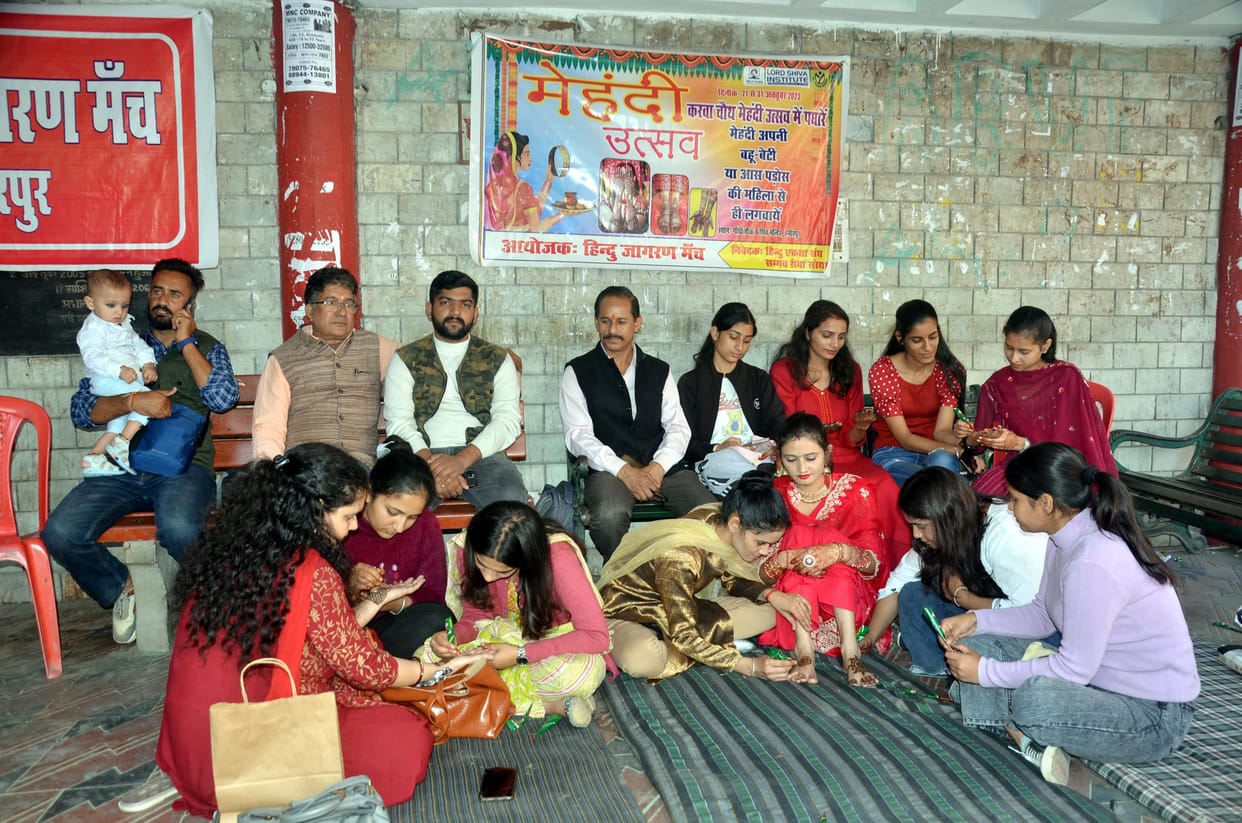Trained daughters applied mehndi