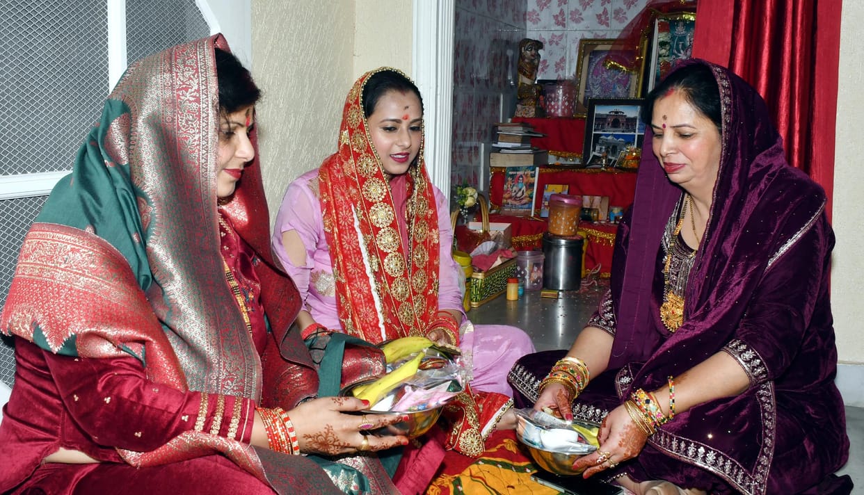 Women break their fast after seeing the moon