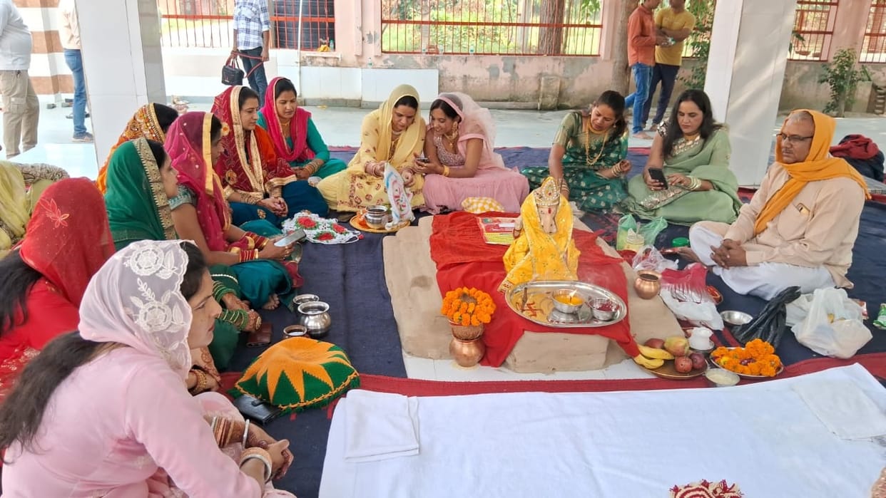 The married women kept a fast and wished for an uninterrupted marriage.