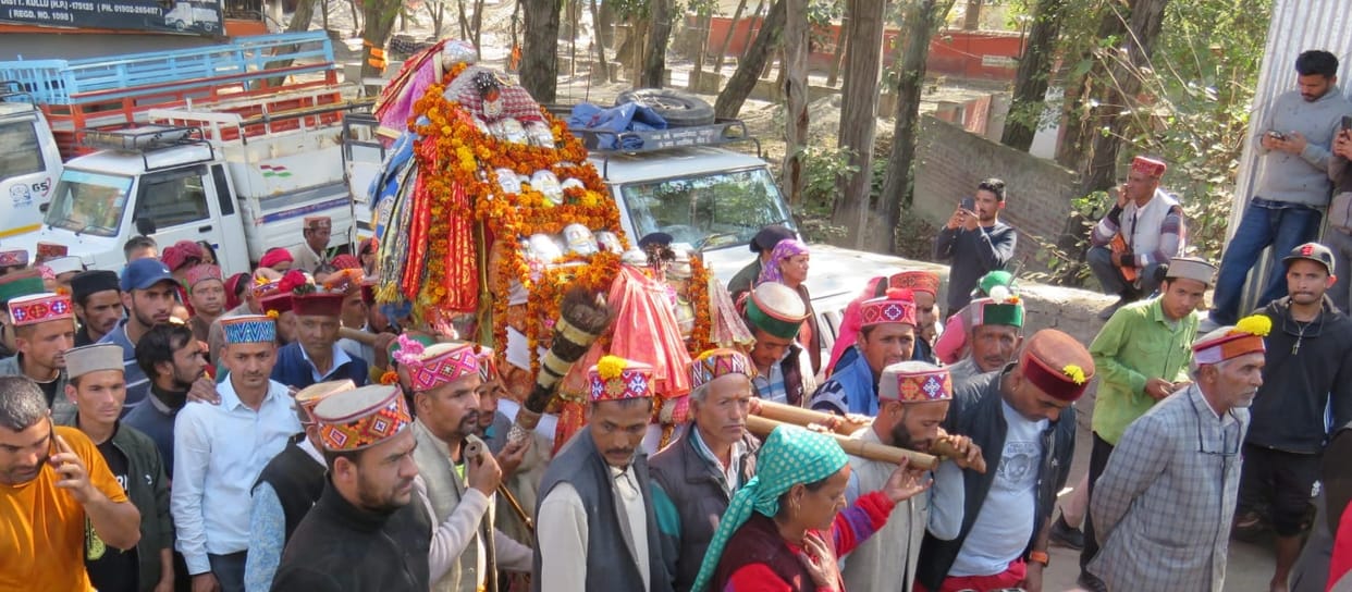 The deity was bathed with the sacred water of the conch shell.