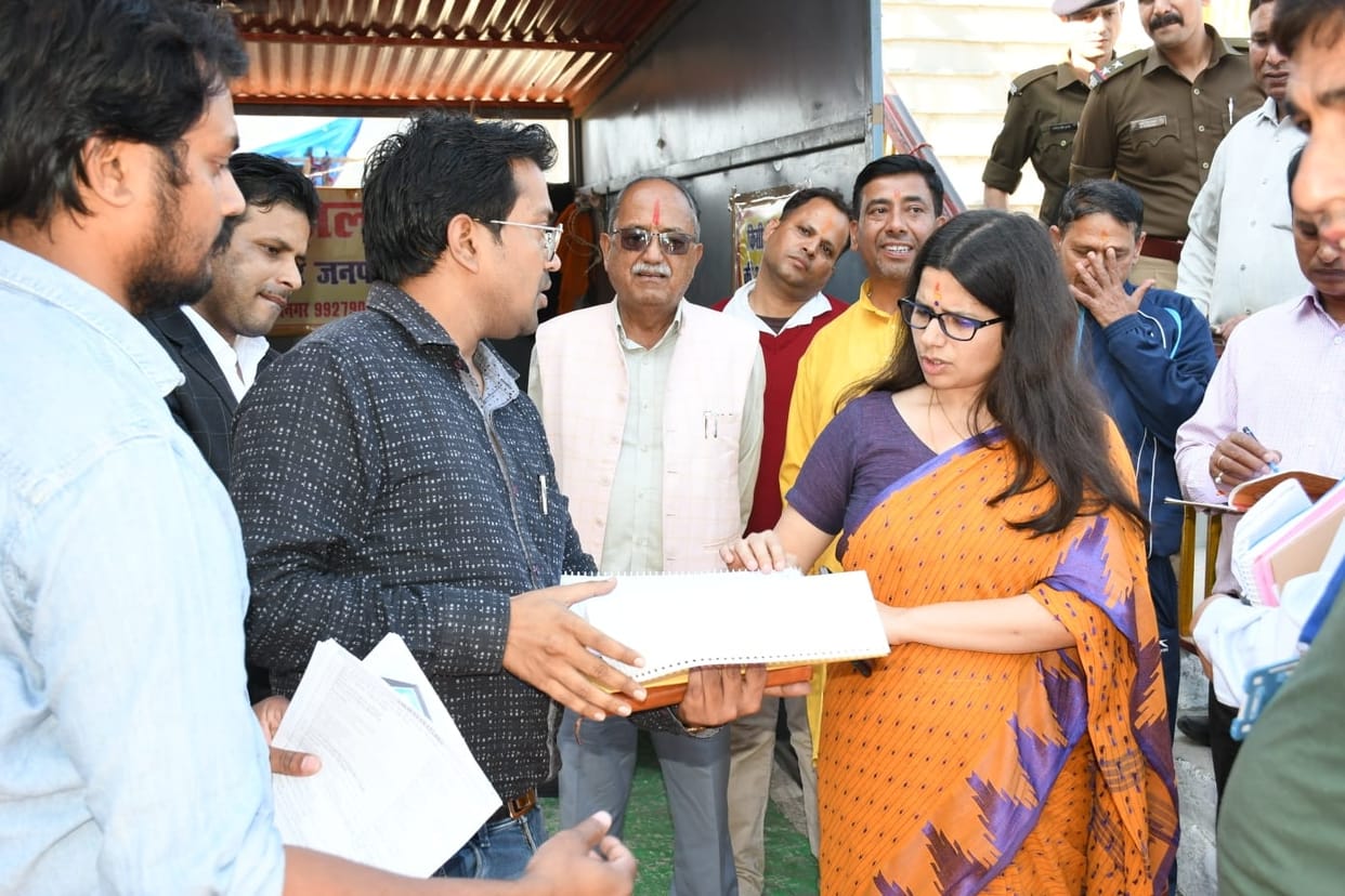 DM saw the arrangements at Garjiya temple in Ramnagar