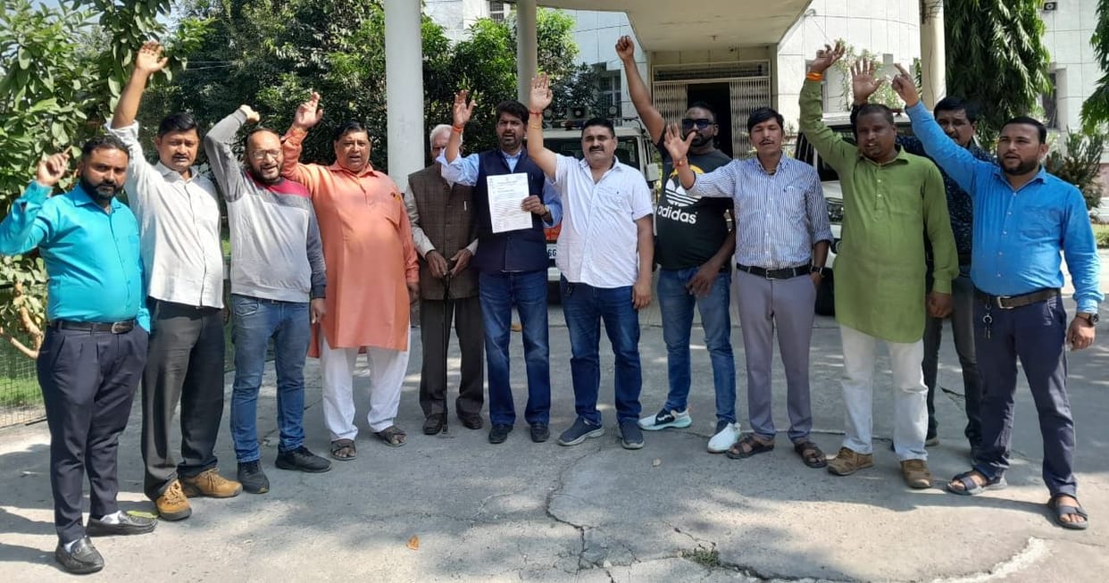 protest against building of shoping complex in gandhi park