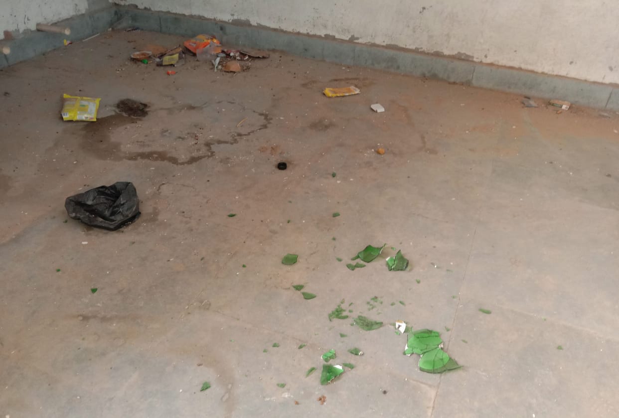 Jam spills in Kairu gymnasium, glass of broken bottles scattered in the campus