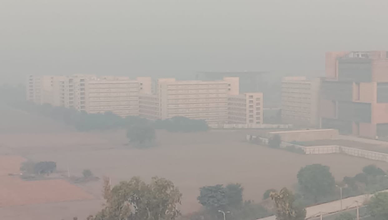 When AQI reached 374, Grap-3 came into effect, construction and mining work stopped.