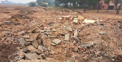 उत्तराखंड: पिथौरागढ़ हाईवे निर्माण के दौरान मलबा जंगल में डालने के जांच के आदेश, सैकड़ों पेड़ों को नुकसान Investigation Order into dumping of road cutting debris in forest Van Panchayat Samiti Champawat Uttarakhand