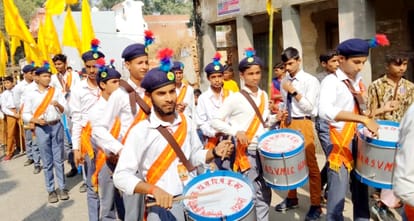 Kalash Yatra taken out before 108 Kundiya Gayatri Mahayagya