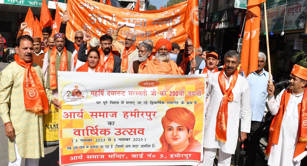 Procession taken out with band on the birth anniversary of Maharishi Dayanand Saraswati
