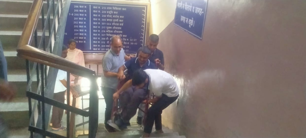 Ramp missing in Chuwari Hospital, patients on the back of loved ones