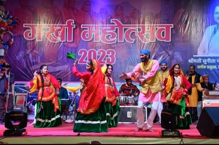 Hi Kakari Jhilai Maa, Noon Piso Silai Mein...