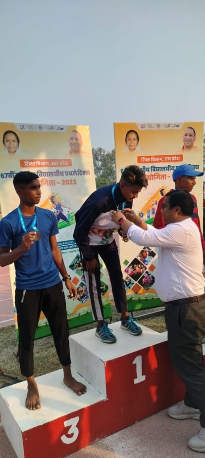 Pilibhit News: लखनऊ में सबसे तेज दौड़े पीलीभीत के मोहम्मद अवी ने जीता गोल्ड Mohammed Avi of Pilibhit, who ran fastest in Lucknow, won gold.