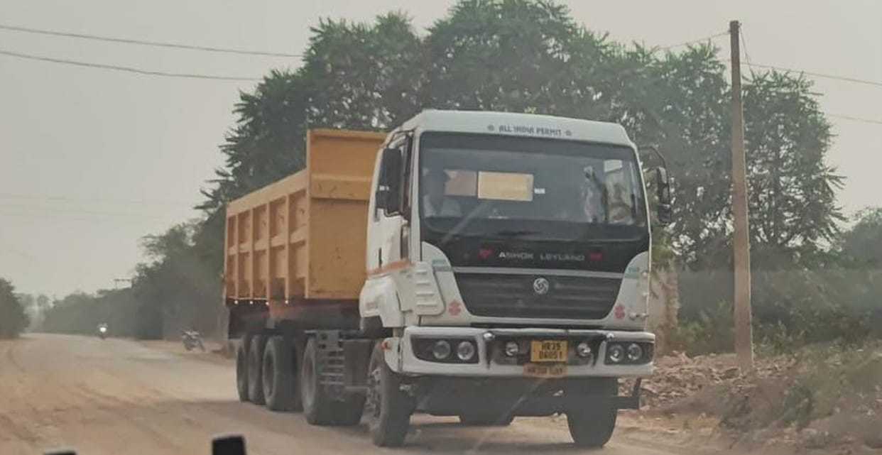 There is no ban on vehicles carrying construction material, DC writes letter to 3 departments