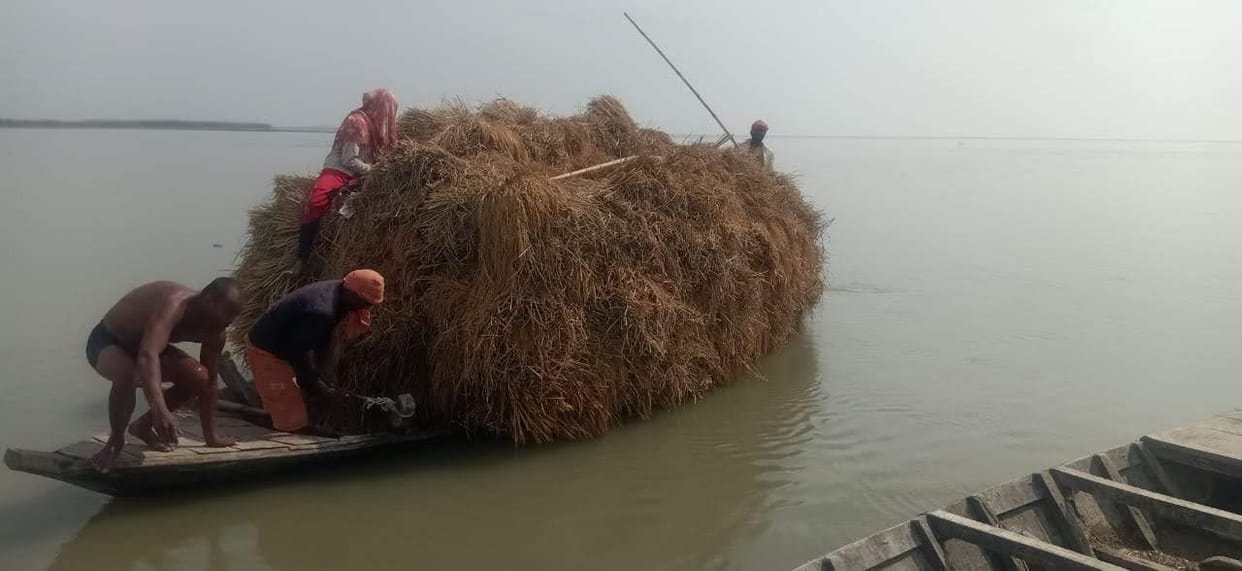 More than one lakh people of two districts troubled by delay in construction of Pipa bridge on Gandak river