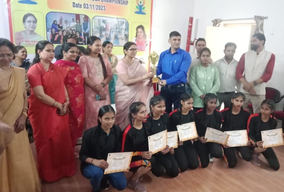RD College topped in inter -college women's yoga