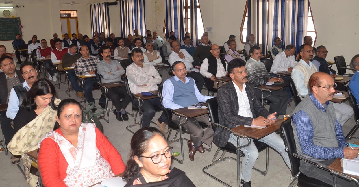 Teachers should be trained to improve education at school level
