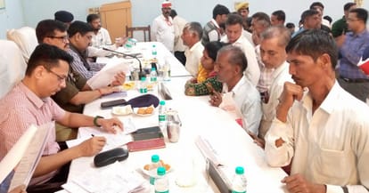 Complete Solution Day: Problems are not being solved, complainants are roaming around.