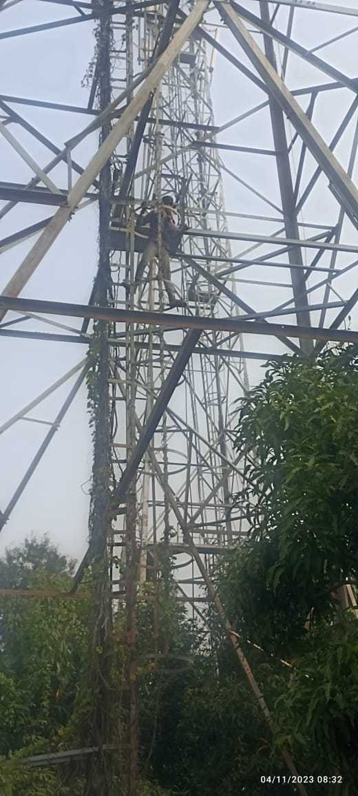 The young man climbed the tower and started threatening suicide