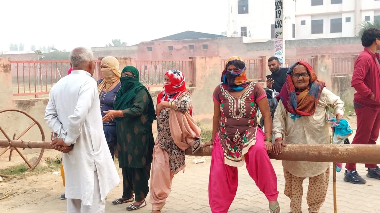 Water supply stopped for three days, villagers blocked the road