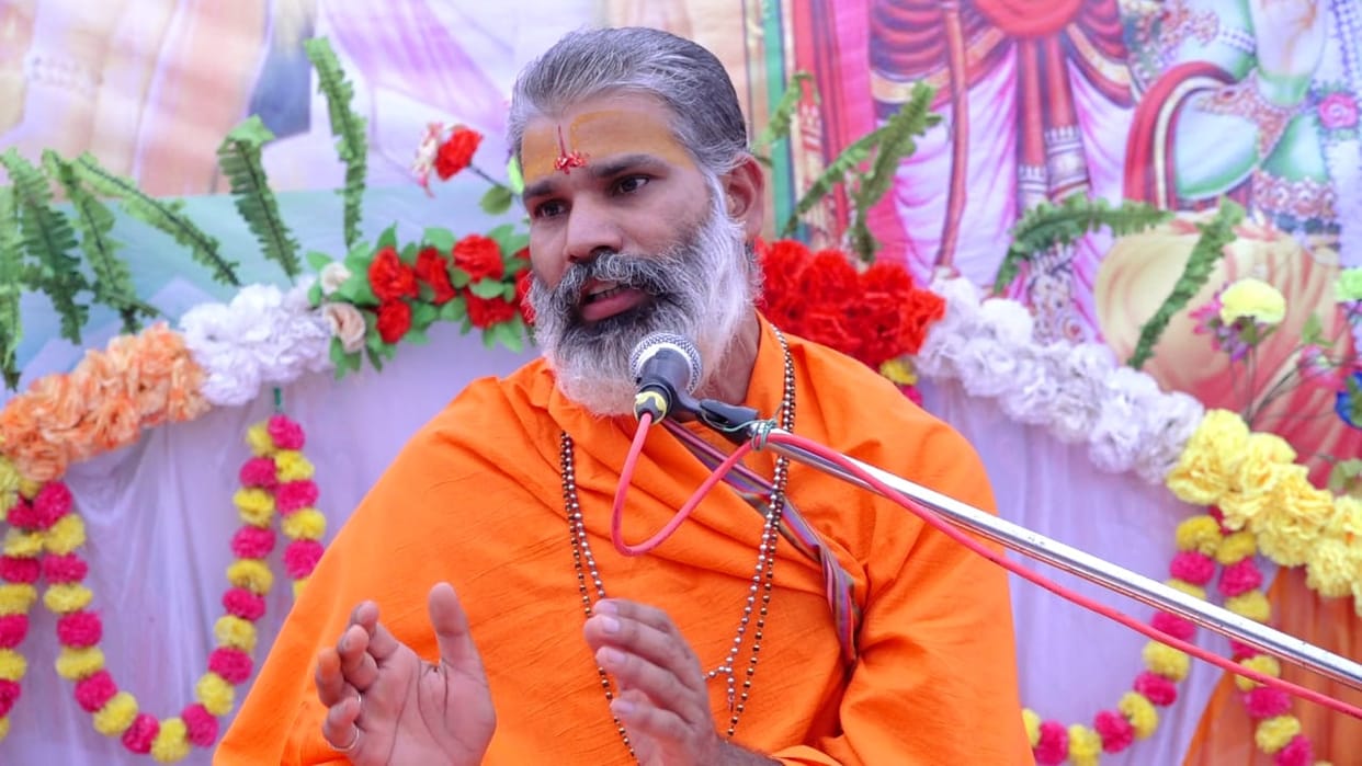 Devotees became emotional after hearing the story of Krishna's birth.