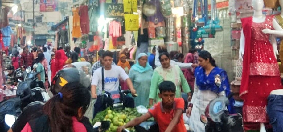 Due to Ahoi Ashtami festival, there was a lot of shopping in the markets, shopkeepers made silver