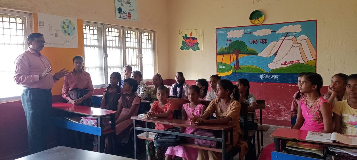 Girls students of Kasturba Vidyalaya will study science and mathematics subjects.