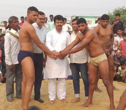 Wrestler Vishal captures District Kesari Shield
