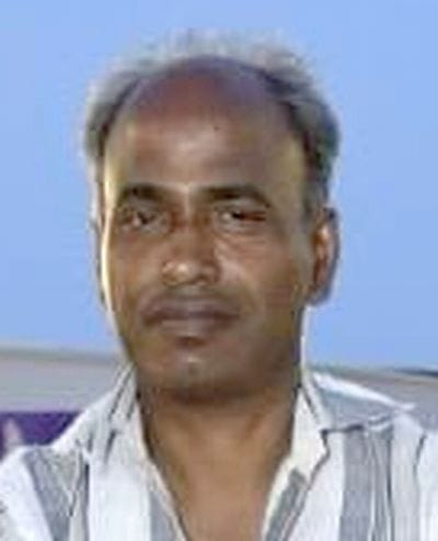 E-rickshaw overturns after colliding with car, plumber dies
