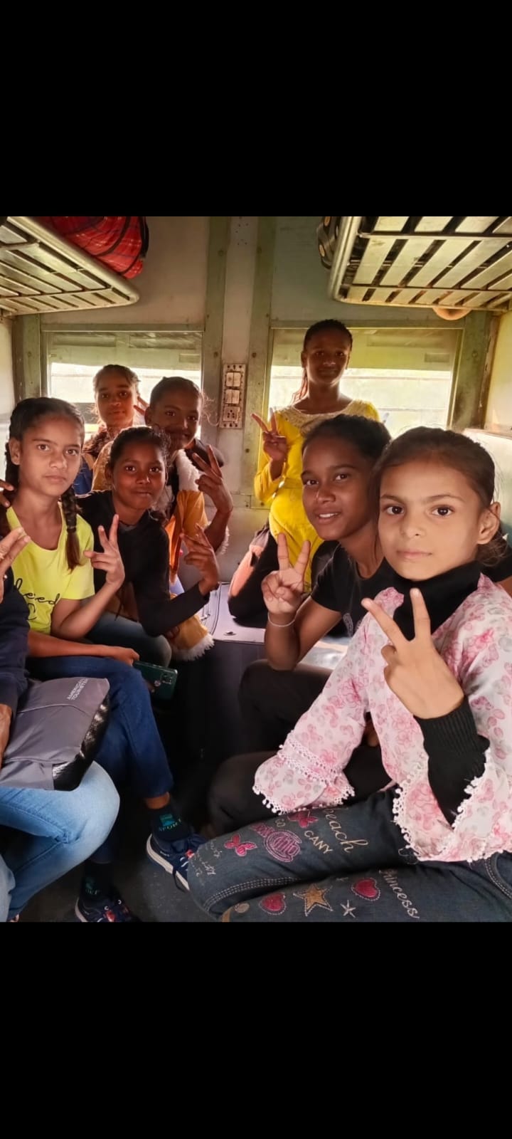 Girls leave for Azamgarh to participate in state level competition