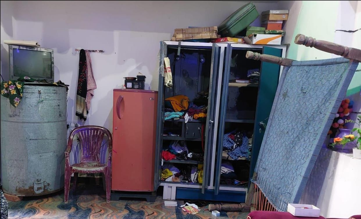 Theft worth lakhs in three houses, challenge to police
