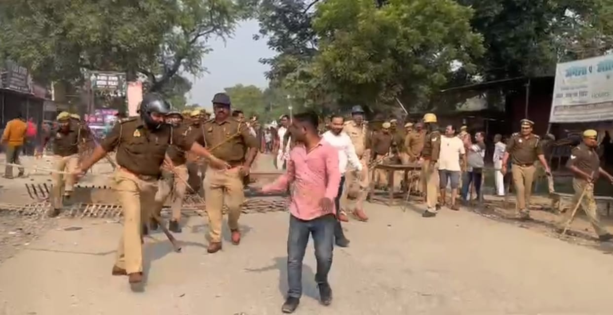 Had the police been alerted in time, stone pelting and arson would not have happened.