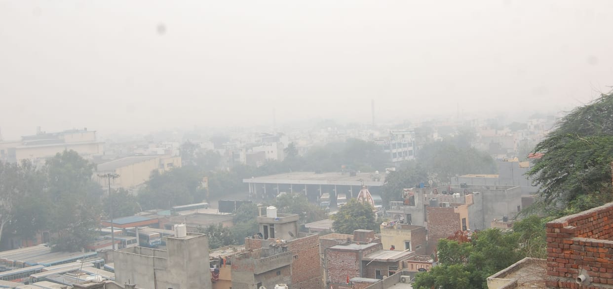 Pollution hits, AQI crosses 400 for second day