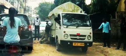 People are troubled by the jam and dust on the roads being dug.