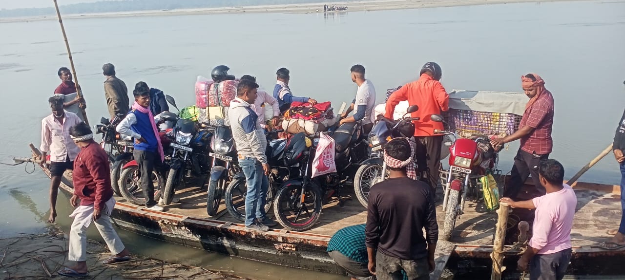 There are many obstacles in building the pontoon bridge, there is no delay in removing them.