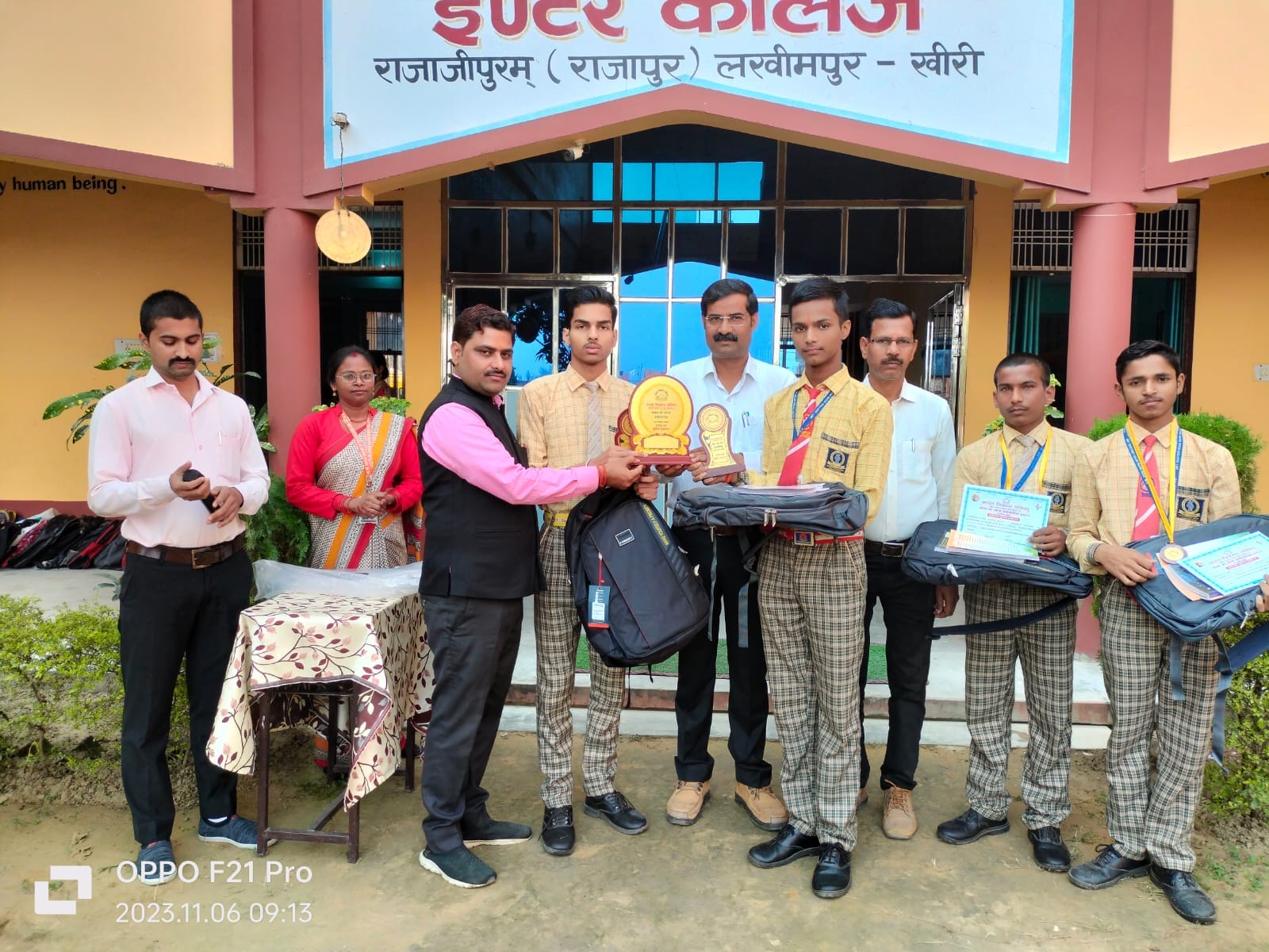 Manager honored the winner of the provincial competition