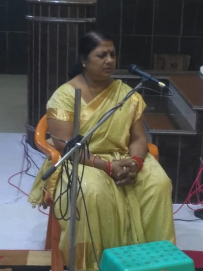 A true devotee does not get trapped in worldly illusions.