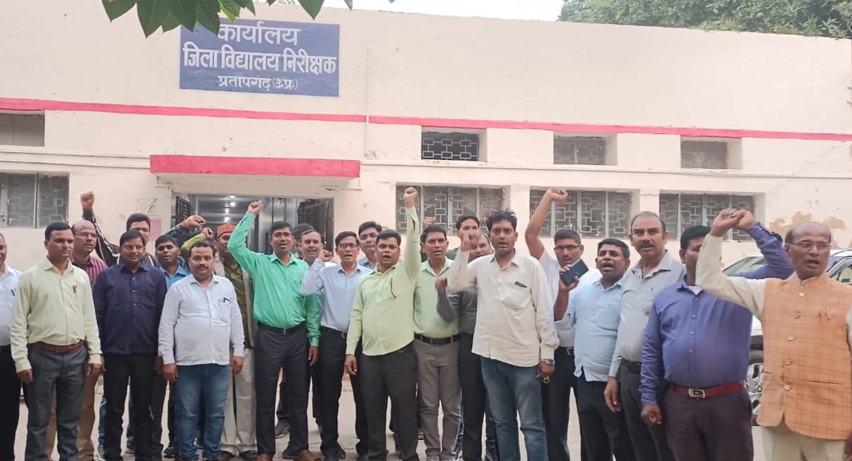 Teachers submitted three-point memorandum to DM