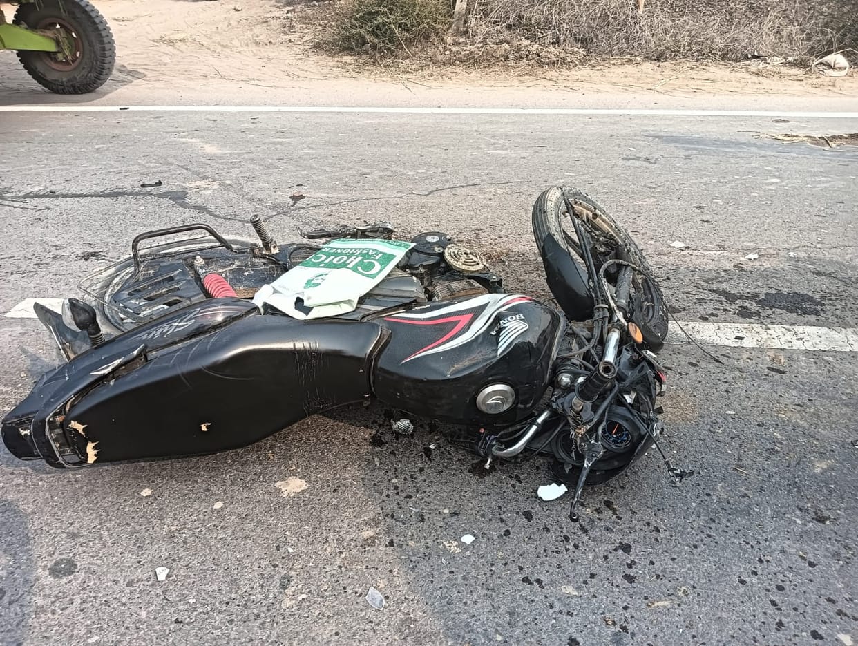 Brother who went to distribute sister's wedding cards died in an accident
