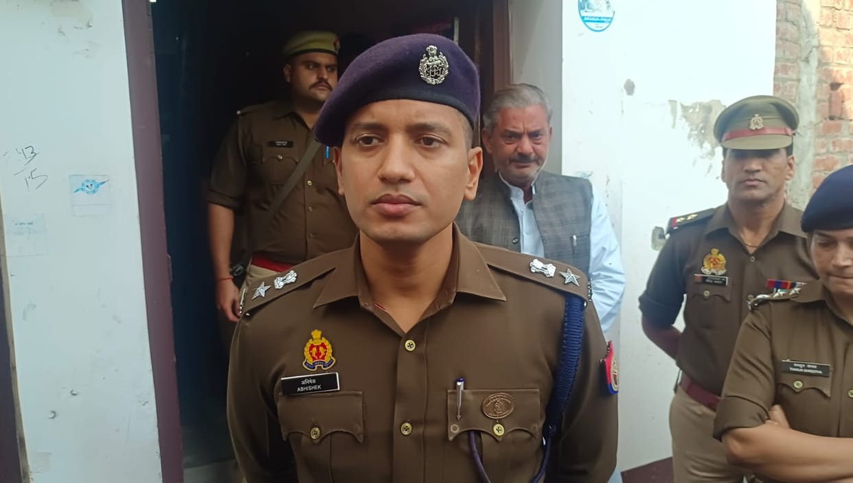 Theft of lakhs including licensed gun, foreign currency and jewelery from a locked house