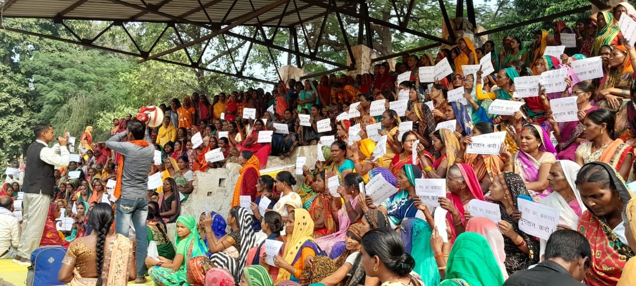 Angry cooks demonstrated due to non-payment of dues
