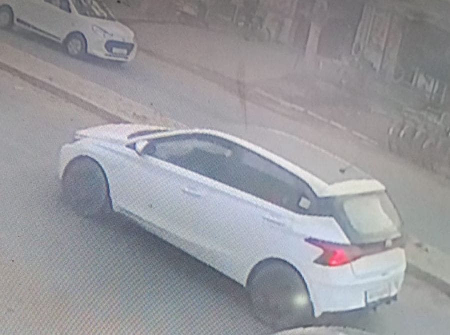 Robbers escape after breaking gold chain from woman's neck