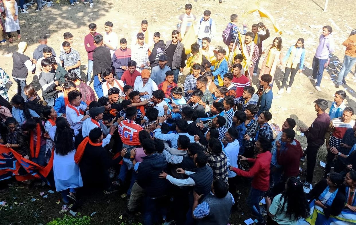 ABVP and NSUI workers clashed in the general meeting