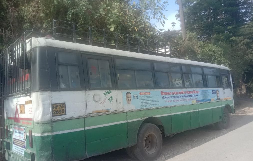 Chamba-Langera route bus stops near Saloni taxi stand