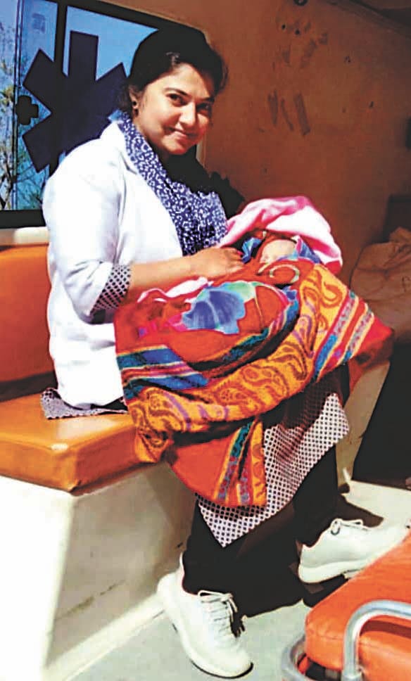 Pregnant woman referred from Munsiyari gives safe delivery in ambulance