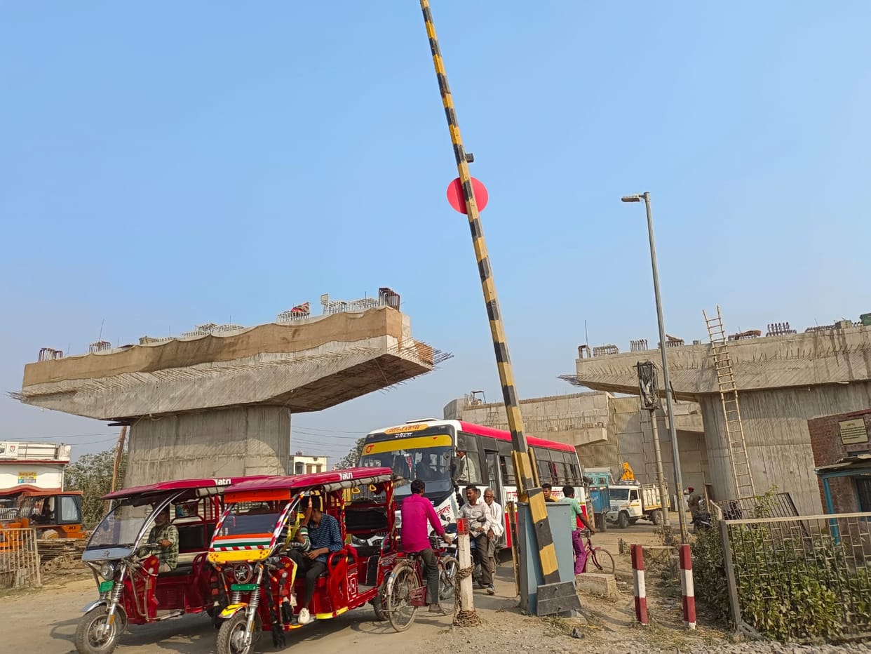 Rajapur crossing closed, Lucknow bus will be available through LRP