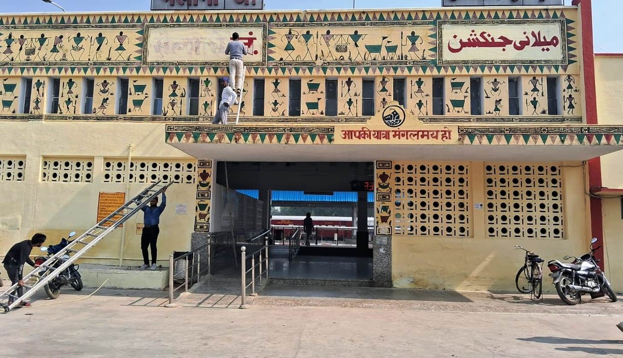 Railway employees busy preparing to run train between Mailani-Shahgarh