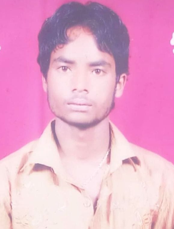 Young man seeking lift on bike dies in road accident