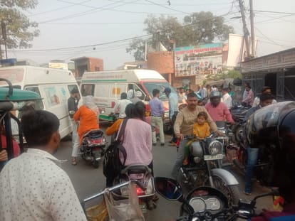 Jam on station road due to ambulance axle breaking