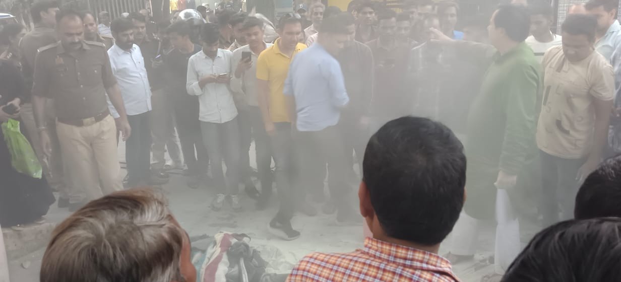 Youth sets himself on fire in front of police station after girlfriend refuses to marry him