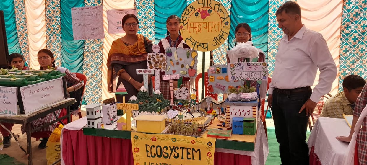Model of little scientists was the center of attraction in the science fair.