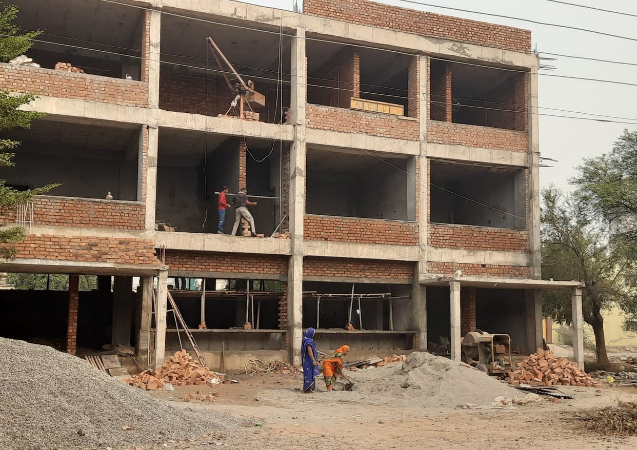 City's air polluted, primary schools closed, studies to be done online