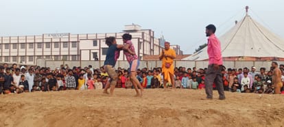 Wrestlers showed tricks in Dangal